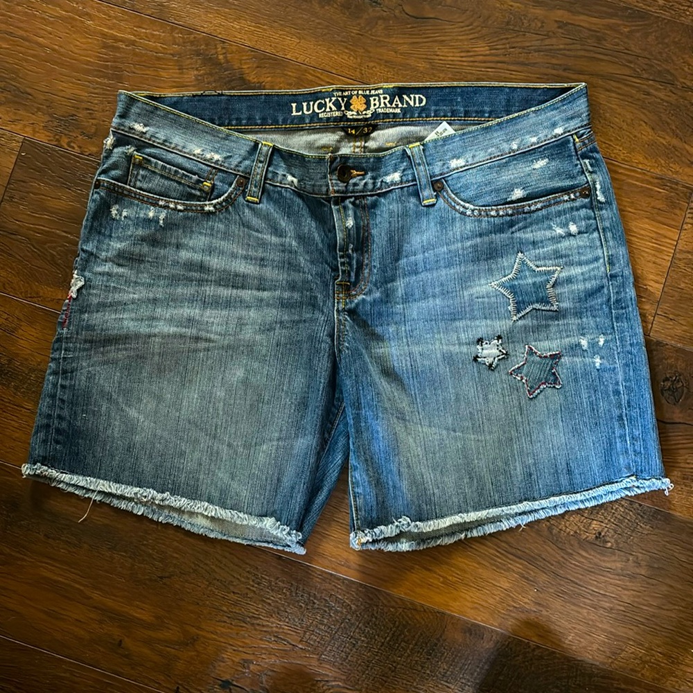 Cute denim shorts!